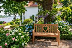 Massive Gartenbank EMPIRE TEAK Herz 120cm natur Teakholz