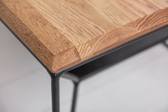 Massivholz Couchtisch ARCHITECTURE 110cm Eiche geölt schwarzes Metallgestell mit Ablage