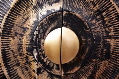Handgearbeitetes Sideboard GOLDEN SUNSET 180cm schwarz mit 3D Schnitzereien gold Mangoholz Metallbeine