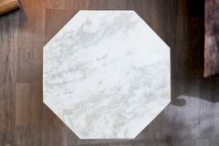 Design Beistelltisch DIAMOND 50cm weiß Marmor messing Metall