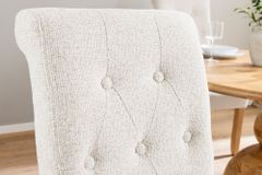 Design Stuhl CASA beige Bouclé Tweed Soft Massivholzbeine Zierknöpfe und Nackenrolle