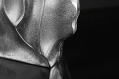 Handgefertigte Vase LIQUID 25cm silber Metall Hammerschlag Design