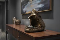 Deko-Figur SHARK HEAD 25cm bronze mit Ablagefach handmade