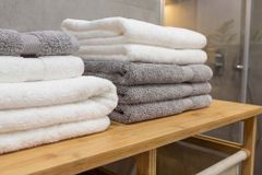 Massivholz Wäschekorb LAGOON SPA 70cm natur beige Bambus drei Wäschebeutel waschbar