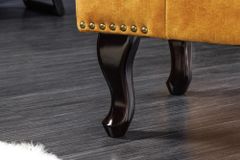 Design Fußhocker CHESTERFIELD 80cm senfgelb Samt Knopfheftung Nietenbesatz