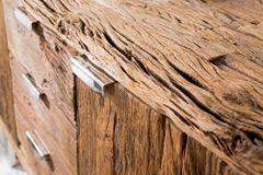 Massivholz Sideboard BARRACUDA 160cm Teak antik Kommode mit Schubladen Stahl Kufenfüßen