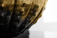 Design Deko Vase ABSTRACT 30cm gold Handarbeit Hammerschlag