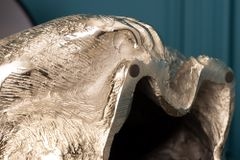 Handmade Tischlampe KONG 60cm silber Metall Affe Gorilla Dekoleuchte schwarzer Lampenschirm