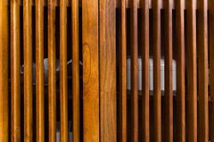 Massives Sideboard SCULPTURA 170cm braun Mangoholz mit abgerundeter Lamellenfront