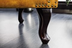 Design Ohrensessel CHESTERFIELD 85cm senfgelb Samt Knopfheftung