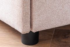 Quadratischer Nachttisch TOULOUSE 55cm beige Samt inkl. Beleuchtung und Schubladen