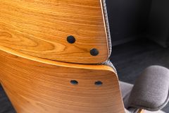 Höhenverstellbarer Bürostuhl MANHATTAN grau Walnuss mit Armlehne drehbar