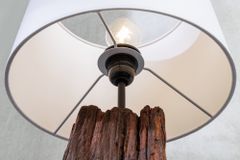 Design Tischlampe ROUSILIQUE 60cm natur weiß rund Treibholz handgearbeitet