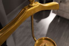 Eleganter Herrendiener VALET 128cm gold Aluminium Kleiderhaken Garderobenständer
