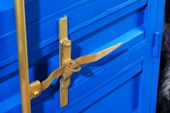 Design Aktenschrank GLOBETROTTER 180cm blau Eisen Container Upcycling Industrial