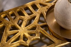 Handgearbeiteter Couchtisch ABSTRACT 60cm Alu gold im Gap Design