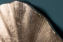 Dekorativer Kerzenhalter GINKGO 44cm silber handmade Metall Wandteelicht