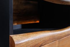 Massivholz Sideboard GRAND ACACIA 180cm braun Akazie mit LED-Beleuchtung Baumkante