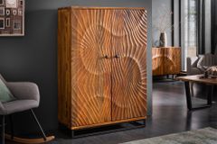 Massiver Barschrank SCORPION 141cm braun Mangoholz aufwendige 3D Schnitzereien