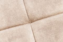 Moderner Hocker SCANDINAVIA champagner beige Samt schwarze Metallbeine Fußhocker