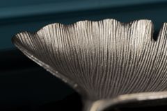 Dekorative Schale GINKGO 45cm silber handmade Metall