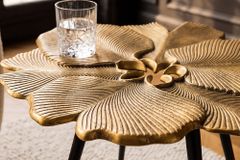 Dekorativer Beistelltisch GINKGO LEAFS 60cm gold handmade Metall