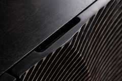 Handgearbeitetes Sideboard GOLDEN SUNSET 140cm schwarz mit 3D Schnitzereien gold Mangoholz Metallbeine