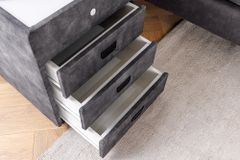Quadratischer Nachttisch PARIS 55cm grau Samt inkl. Beleuchtung und Schubladen