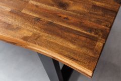 Massivholz Esstisch GENESIS 160cm natur anthrazit Akazie Baumkante Industrial Design