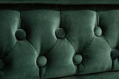 Barocker Sessel CHESTERFIELD flaschengrün Samt Federkern mit Knopfheftung