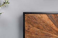 Massives Sideboard BARRACUDA 180cm braun Mangoholz mit Teakholz-Front schwarz Metall