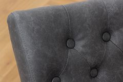 Chesterfield Stuhl CASTLE schwarz Kunstleder Gummiholz Ziernieten