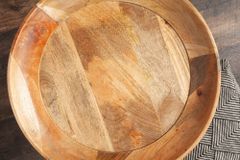 Massiver Beistelltisch PURE NATURE 45cm natur Mangoholz rund mit schwarzen Metallbeinen