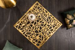 Handgearbeiteter Couchtisch ABSTRACT 60cm Alu gold im Gap Design