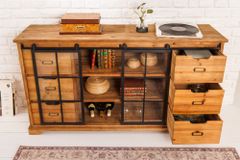 Massives Sideboard HERITAGE 150cm natur Pinienholz Industrial-Türen Metall Vitrine