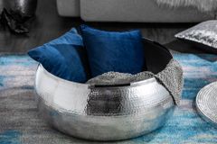 Runder Couchtisch ORIENT STORAGE 70cm silber Metall mit Stauraum Hammerschlag Design handmade