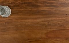 Massivholz Couchtisch MAMMUT 110cm Akazie Baumkante honey finish 3,5cm Tischplatte
