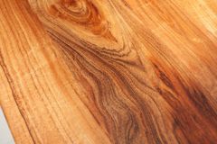 Massiver Beistelltisch ORGANIC LIVING 60cm braun Akazie Couchtisch Live Edge