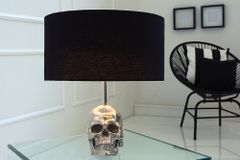 Extravagante Tischlampe SKULL 44cm schwarz Totenkopf Tischleuchte