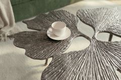 Dekorativer Couchtisch GINKGO LEAFS 75cm silber handmade Metall