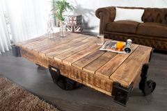 Massiver Design Couchtisch RAILWAY 110cm Mangoholz mit 4 Rädern