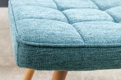 Moderner Hocker SCANDINAVIA blau Strukturstoff Massivholz-Beine Fußhocker