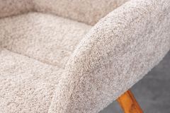 Drehbarer Design Stuhl BALTIC beige Bouclé natur Eiche Massivholz-Beine mit Armlehne