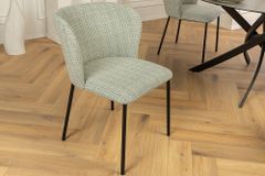 Design Stuhl LYON grün-rosa kariert Bouclé schwarze Metallbeine
