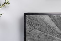 Massives Sideboard BARRACUDA 180cm grau Mangoholz mit Teakholz-Front schwarz Metall