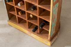 Dekoratives Bootsregal JAKARTA 190cm bunt Massivholz aus recycelten Fischerbooten Weinregal