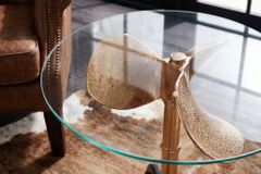 Handgefertigter Beistelltisch OCEAN 75cm gold schwarz Glasplatte Metall maritim rund