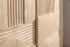 Massiver Barschrank ART DECO 140cm weiß gekälkt Mangoholz 3D-Front Highboard