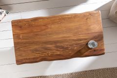 Massivholz Couchtisch MAMMUT 110cm Akazie Baumkante honey finish 3,5cm Tischplatte