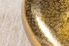 Handgefertigter Couchtisch STONE 75cm gold Metall Hammerschlag Design
